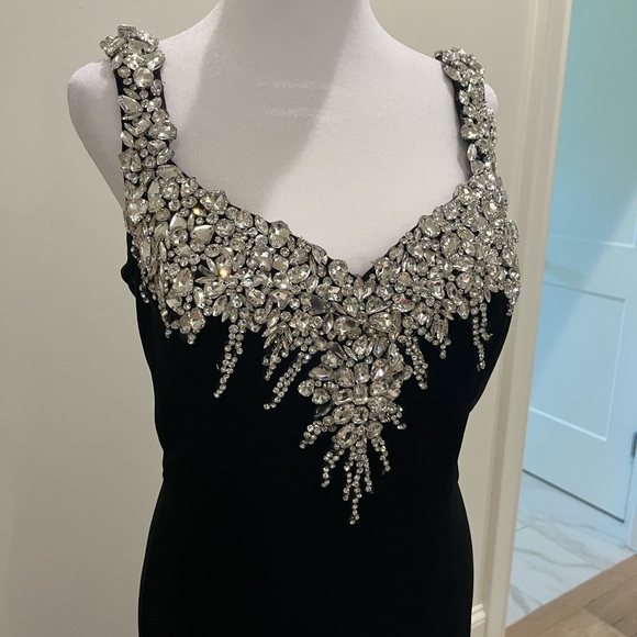 Beautiful with tags Black Velvet and Rhinestone evening gown - Picture 3 of 5
